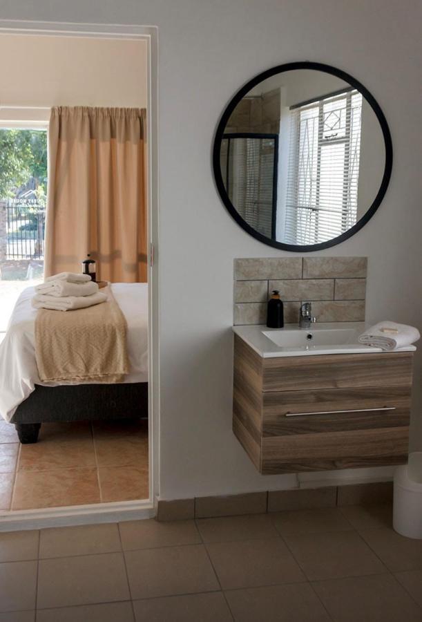 Cradock Guest House & Self Catering Bagian luar foto