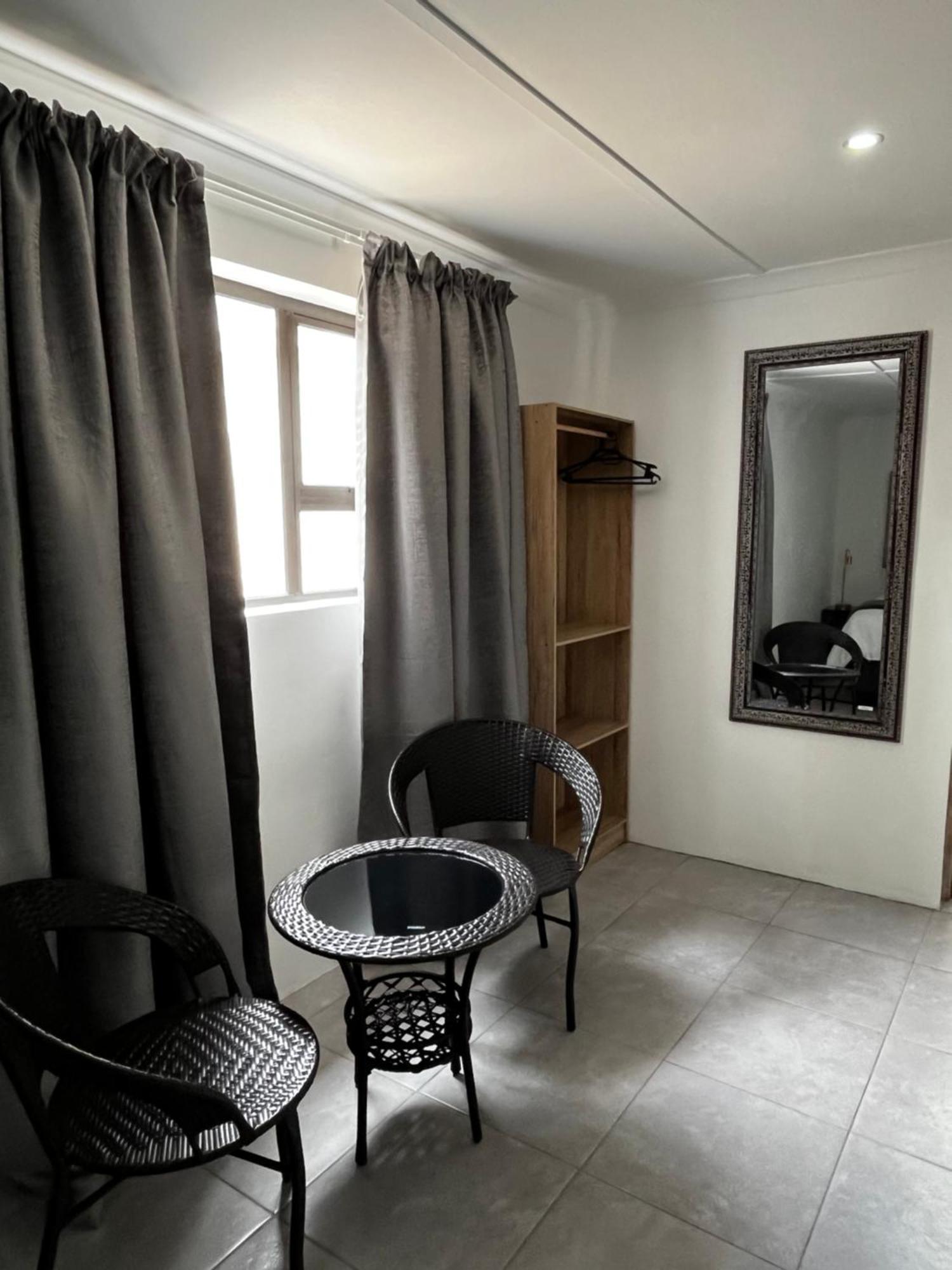 Cradock Guest House & Self Catering Bagian luar foto