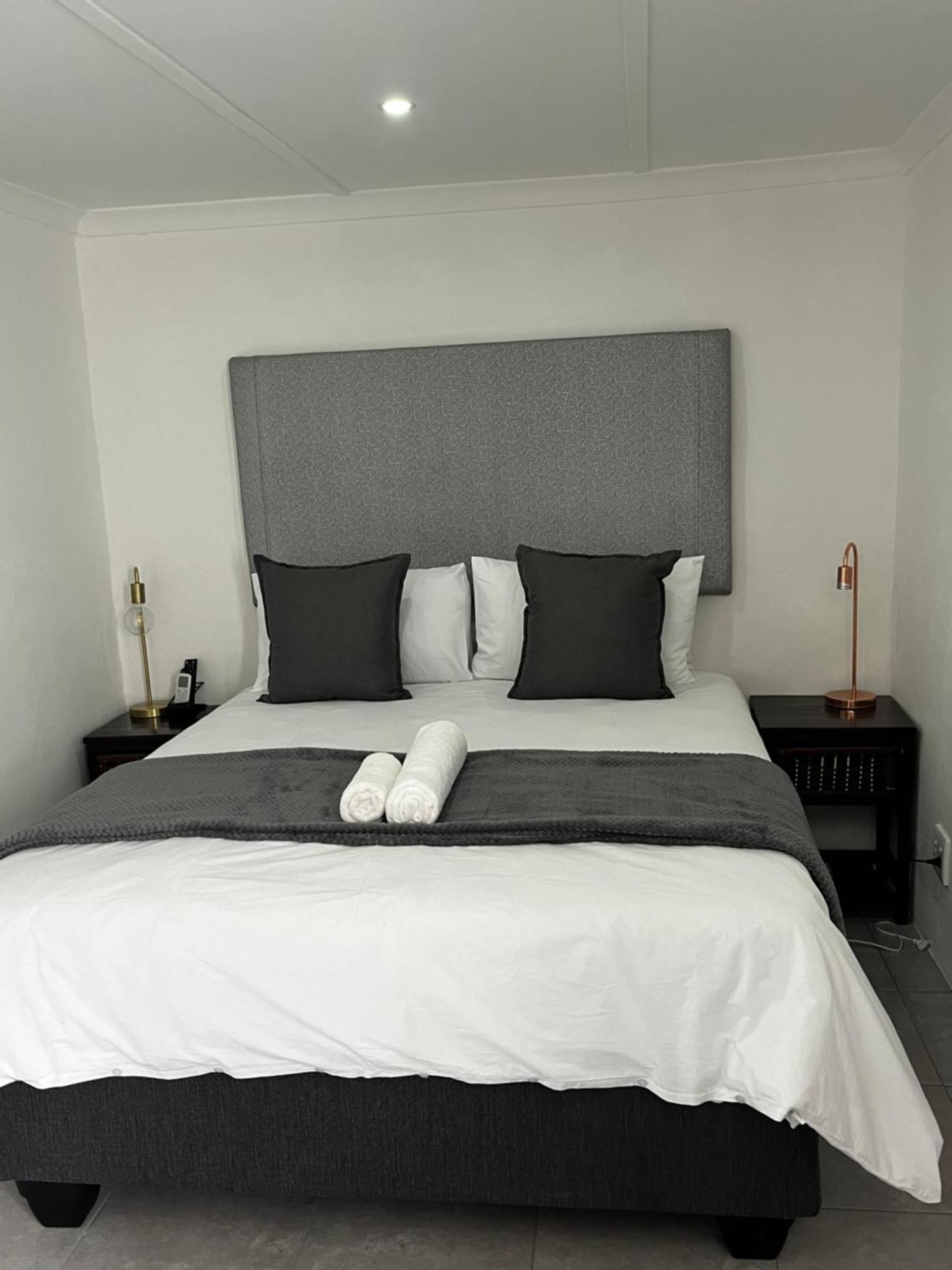 Cradock Guest House & Self Catering Bagian luar foto
